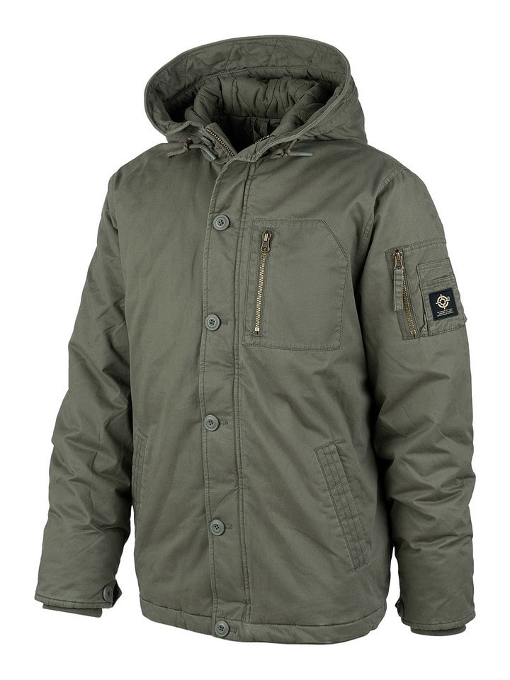 Olijfgroene heren winterparka met capuchon, rits en knopen, als pakshot op een witte achtergrond