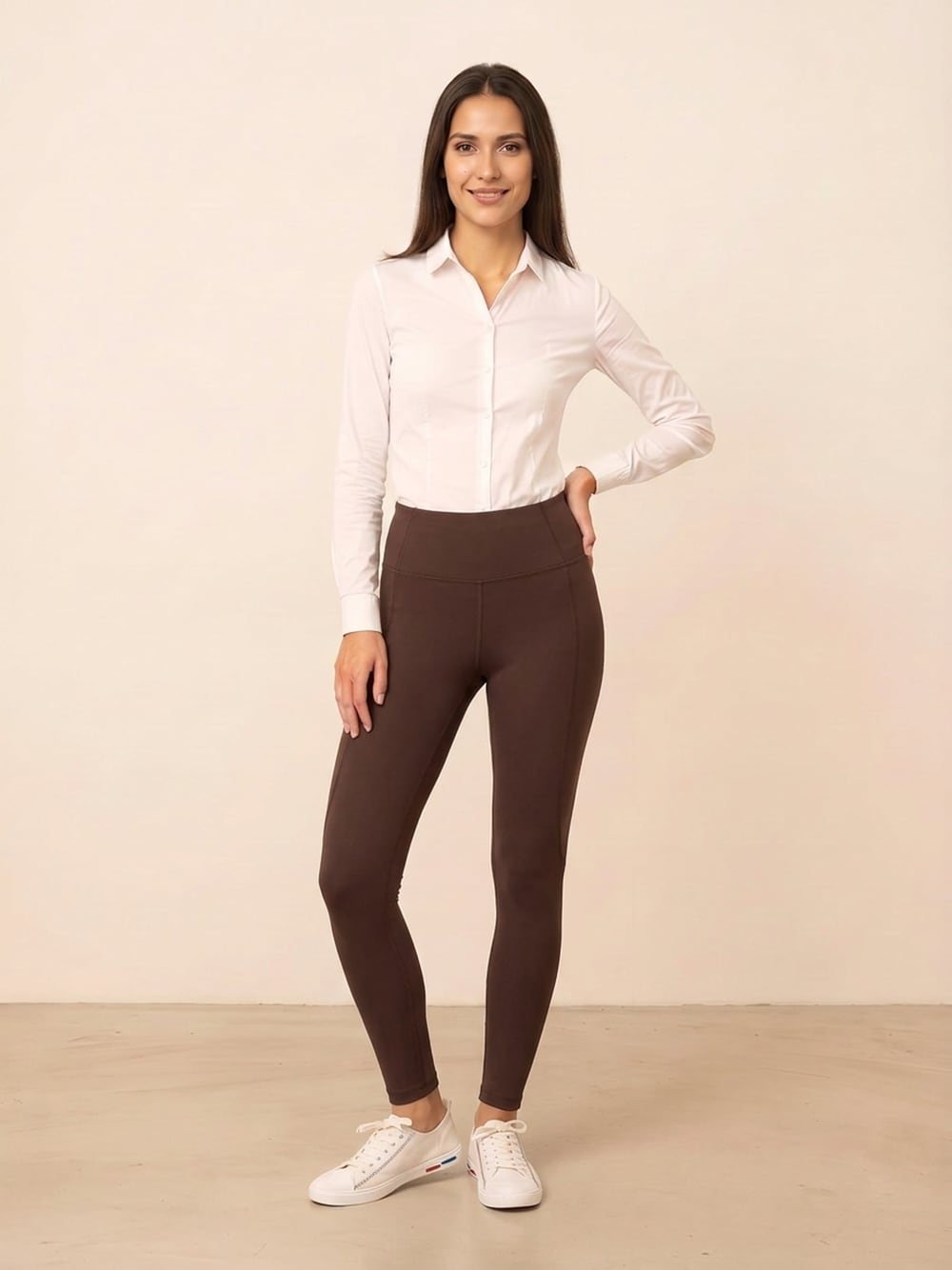 Dezelfde legging, driekwart met de hand in de zij